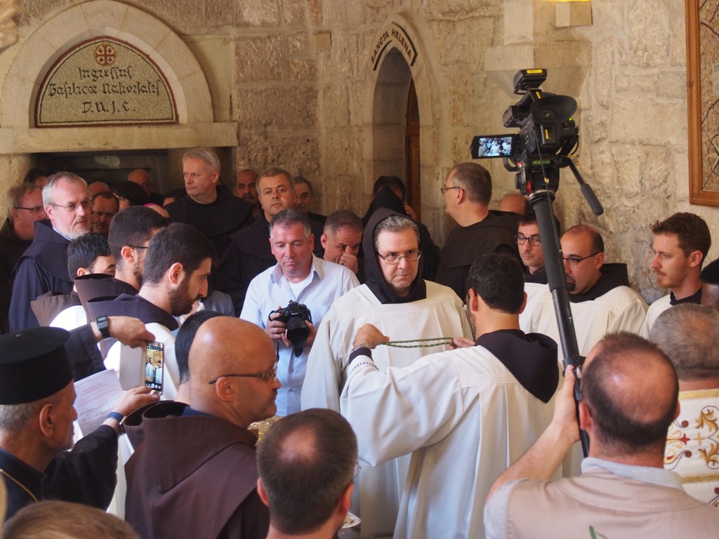 رئيسة وأعضاء المجلس البلدي في بيت لحم يشاركون في إستقبال حارس الأراضي المقدسة الجديد 