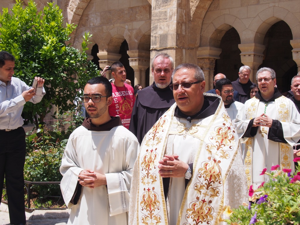 رئيسة وأعضاء المجلس البلدي في بيت لحم يشاركون في إستقبال حارس الأراضي المقدسة الجديد 