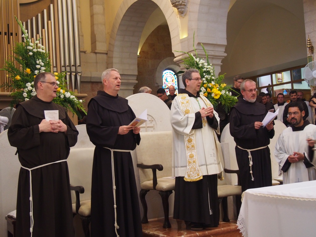 رئيسة وأعضاء المجلس البلدي في بيت لحم يشاركون في إستقبال حارس الأراضي المقدسة الجديد 