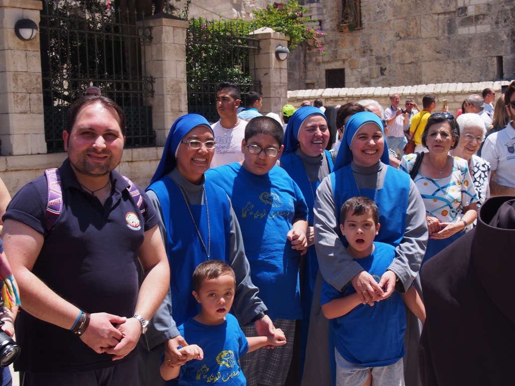 رئيسة وأعضاء المجلس البلدي في بيت لحم يشاركون في إستقبال حارس الأراضي المقدسة الجديد 