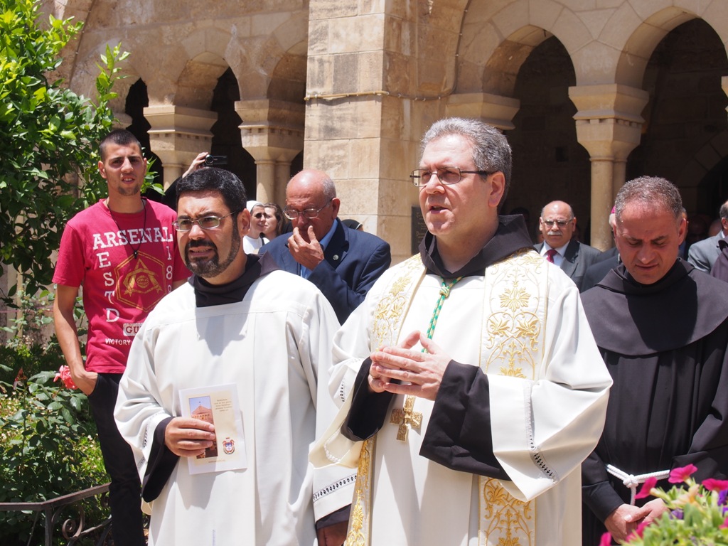 رئيسة وأعضاء المجلس البلدي في بيت لحم يشاركون في إستقبال حارس الأراضي المقدسة الجديد 