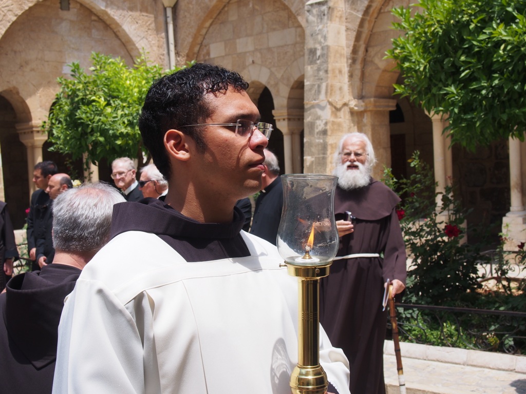 رئيسة وأعضاء المجلس البلدي في بيت لحم يشاركون في إستقبال حارس الأراضي المقدسة الجديد 