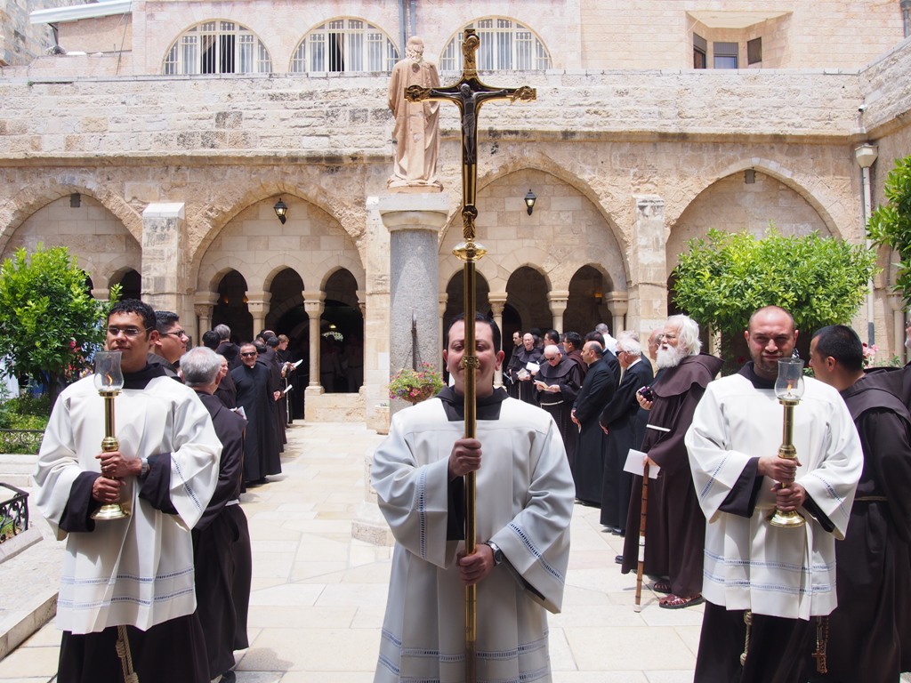 رئيسة وأعضاء المجلس البلدي في بيت لحم يشاركون في إستقبال حارس الأراضي المقدسة الجديد 