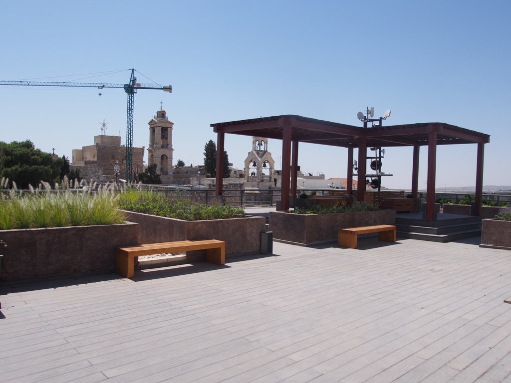 بالصور - نتائج مشروع  إعادة تأهيل وتجميل ساحة المهد 