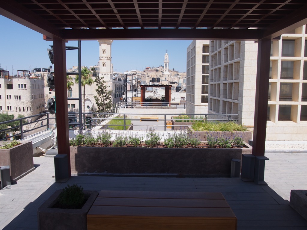 بالصور - نتائج مشروع  إعادة تأهيل وتجميل ساحة المهد 