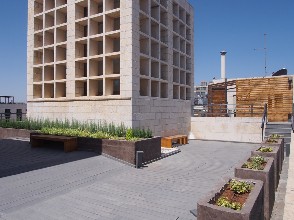 بالصور - نتائج مشروع  إعادة تأهيل وتجميل ساحة المهد 