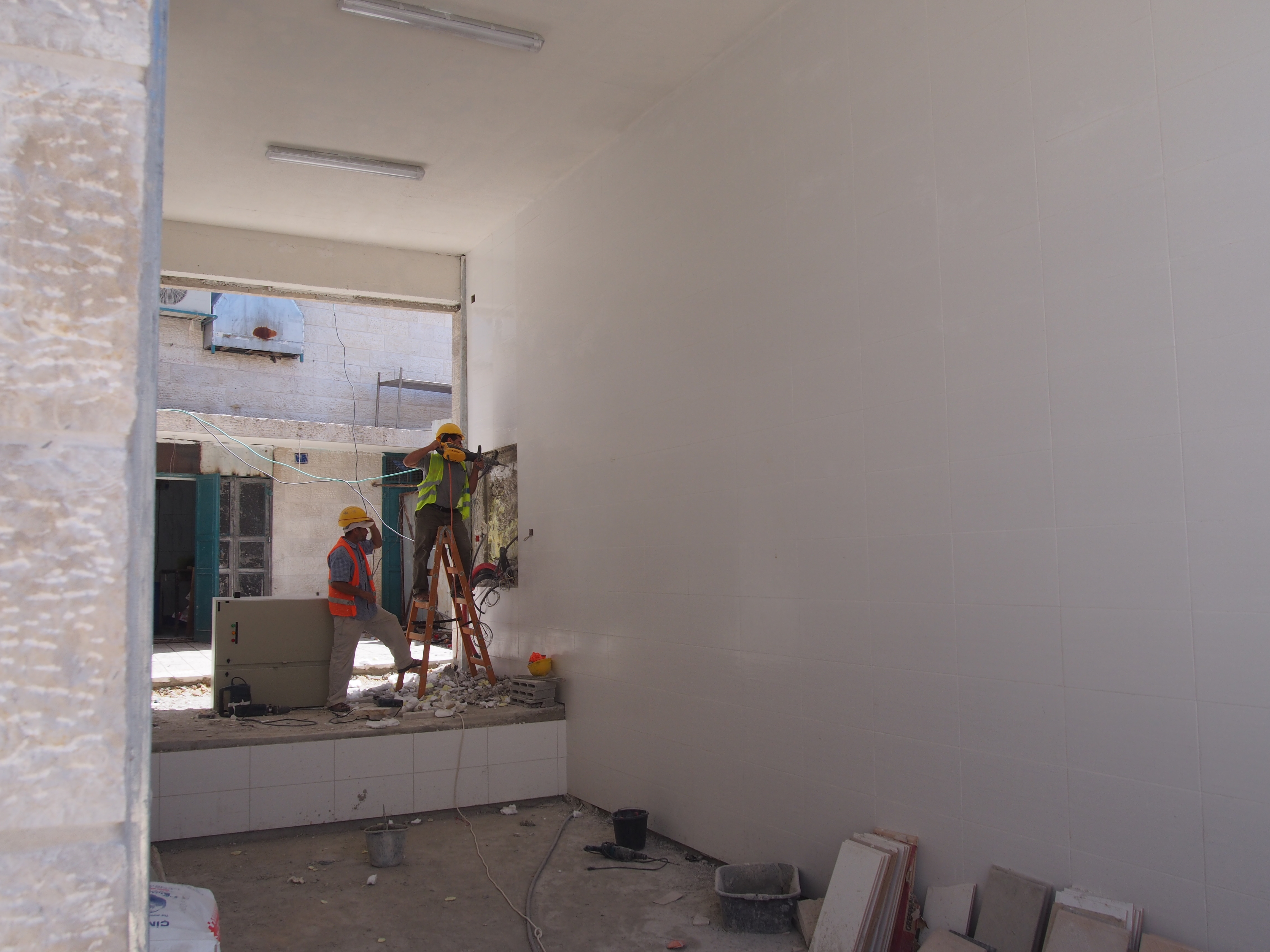 بالصور - إستمرار العمل في مشروع السوق القديم في مرحلته الثانية