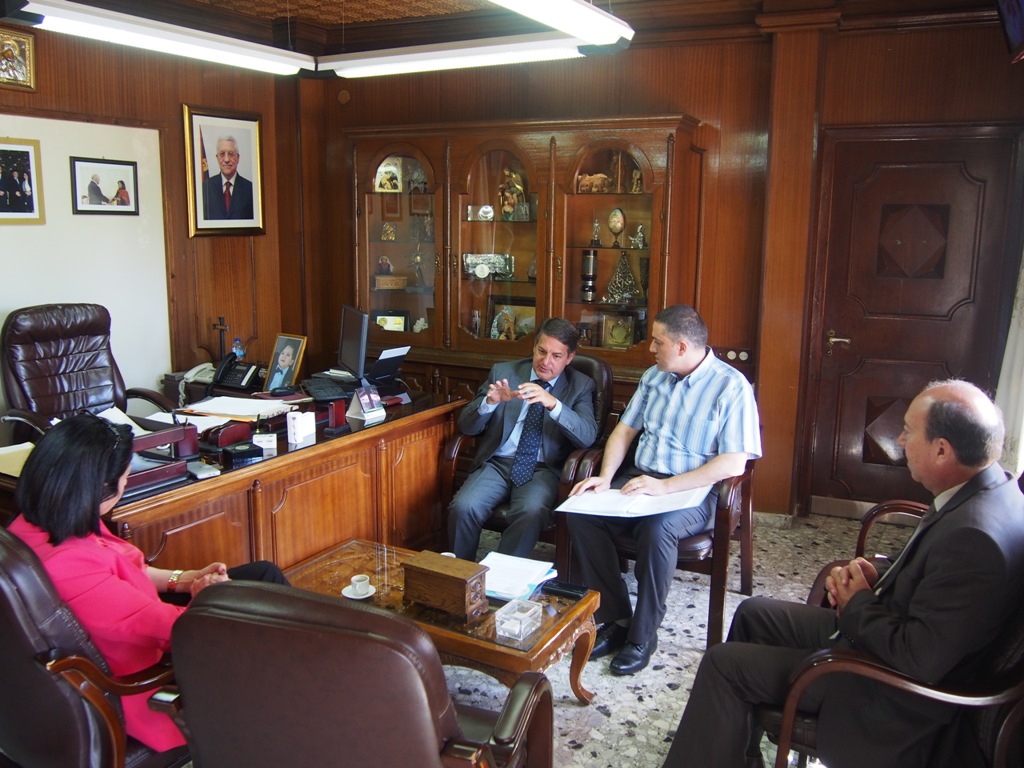 رئيسة بلدية بيت لحم تستقبل ممثل البرتغال في فلسطين وتطلعه على تحضيرات مؤتمر المغتربين وتؤكد على أهمية إنشاء علاقة ثلاثية بين بيت لحم ولورد وفاطمة