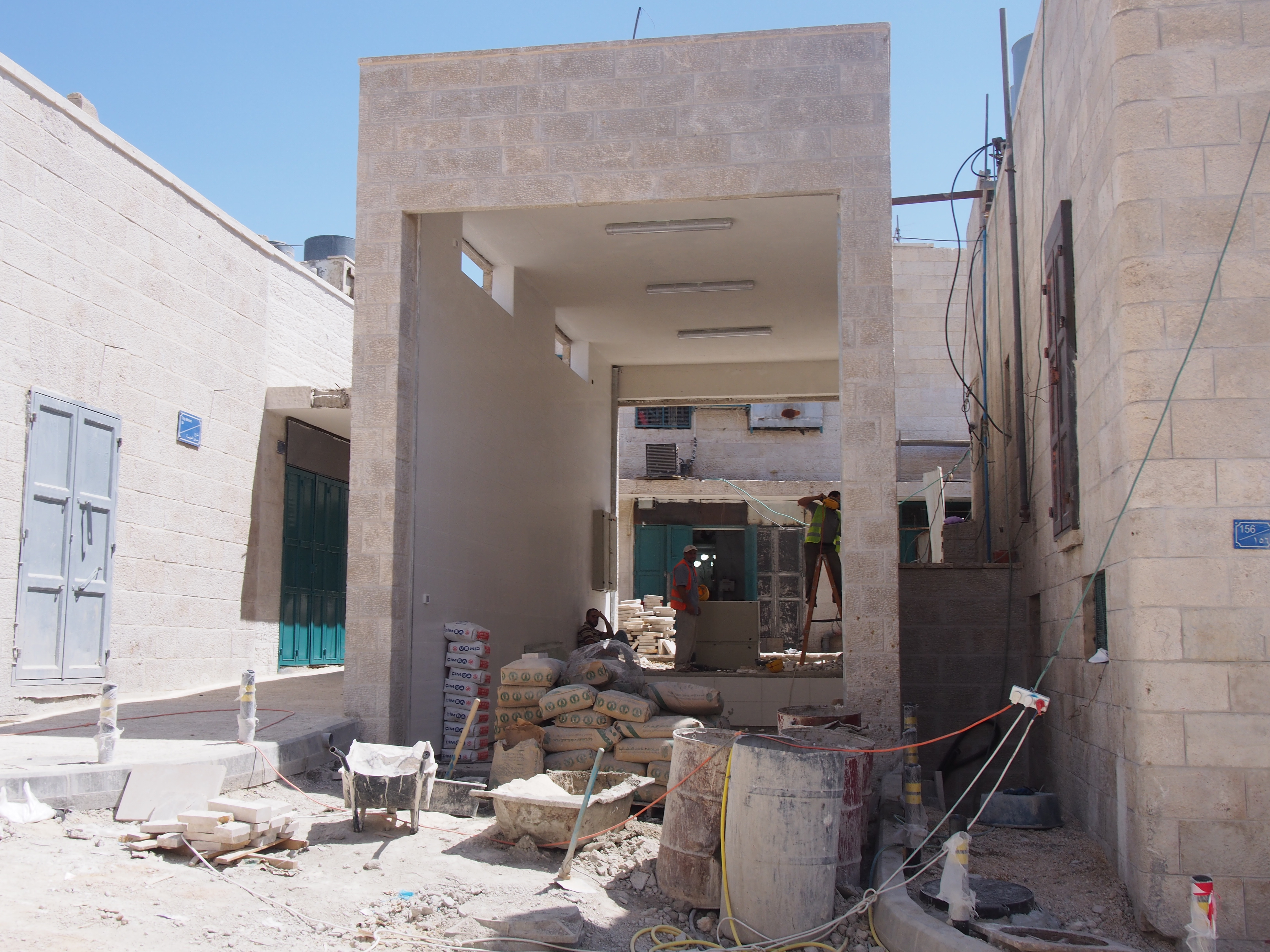 بالصور - إستمرار العمل في مشروع السوق القديم في مرحلته الثانية