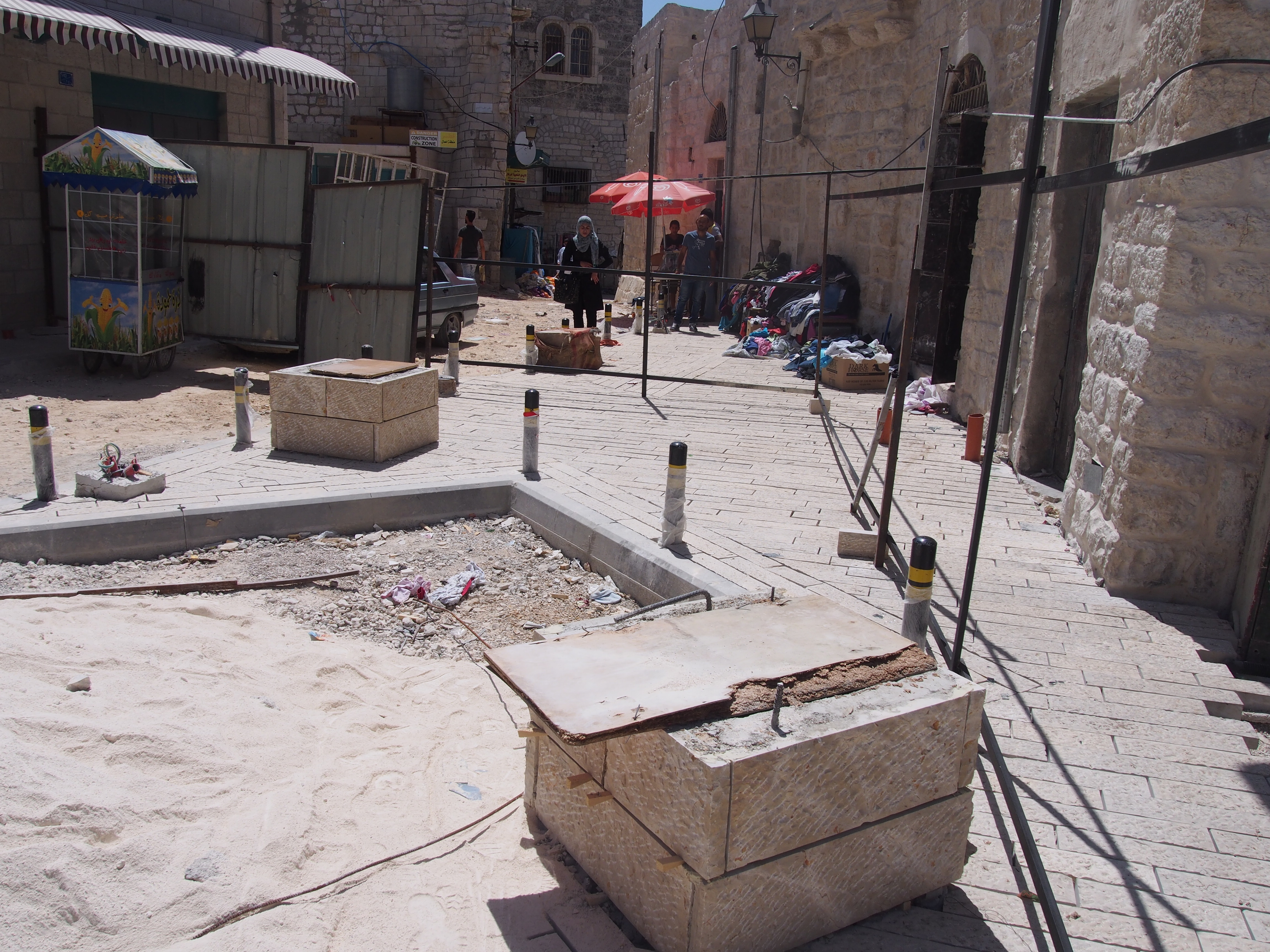 بالصور - إستمرار العمل في مشروع السوق القديم في مرحلته الثانية