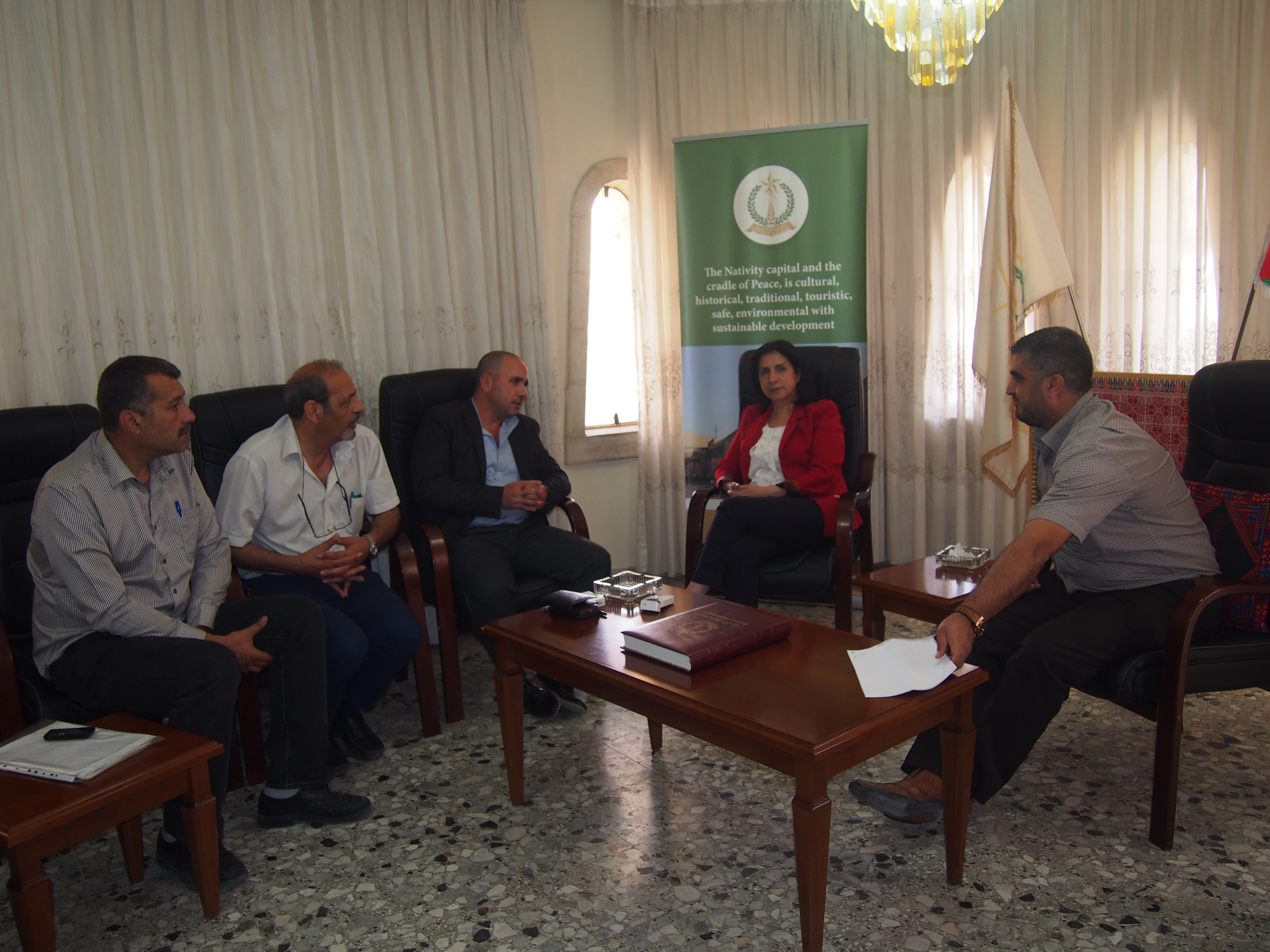 إجتماع في بلدية بيت لحم حول رصد أضرار الجدار 