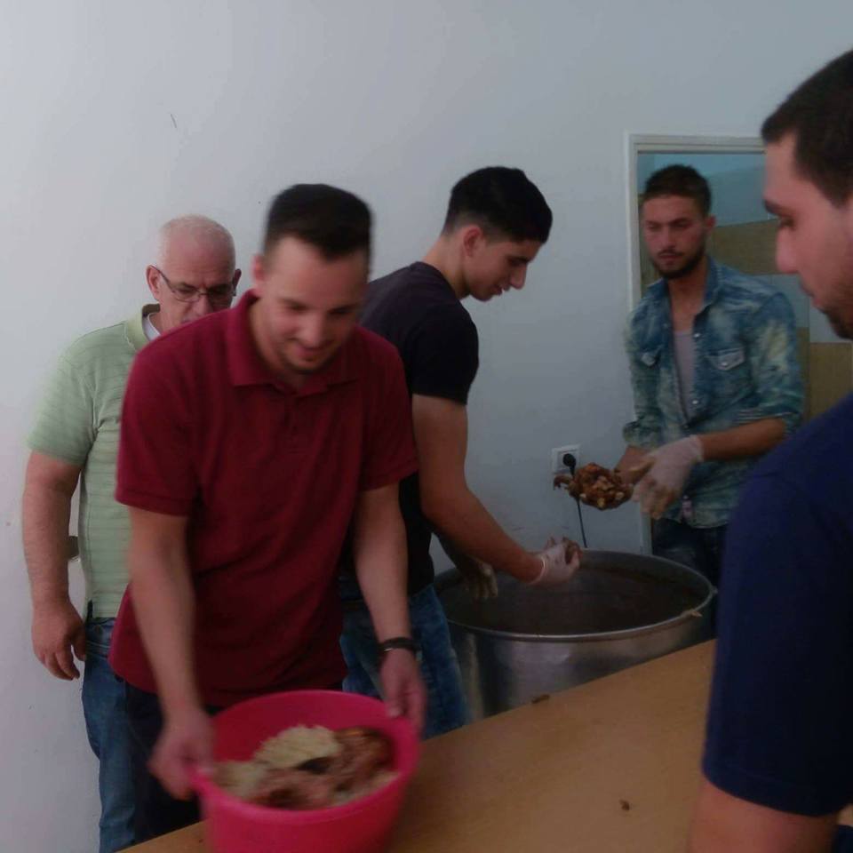 المجلس الشبابي في بيت لحم يتطوع لصالح تكية ستنا مريم 