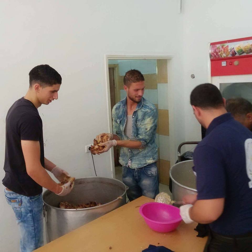 المجلس الشبابي في بيت لحم يتطوع لصالح تكية ستنا مريم 