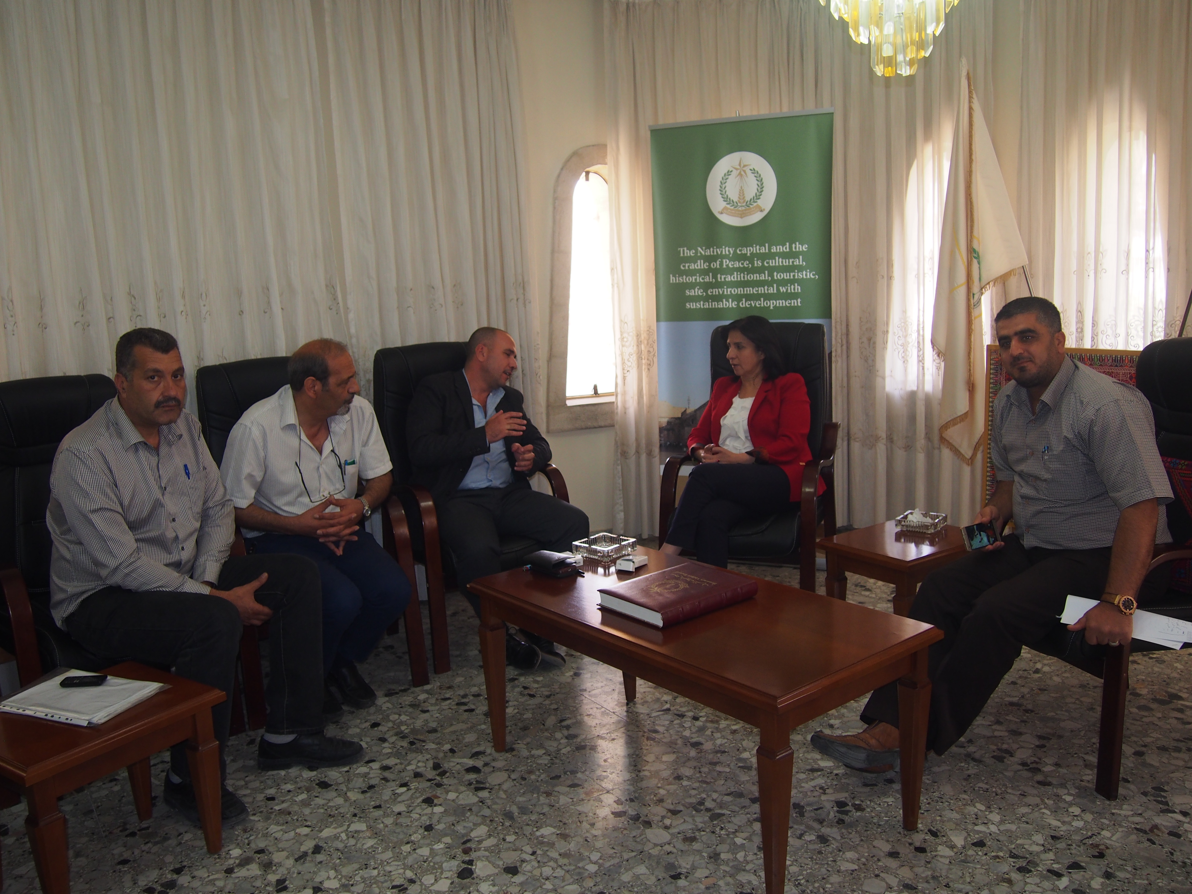 إجتماع في بلدية بيت لحم حول رصد أضرار الجدار 