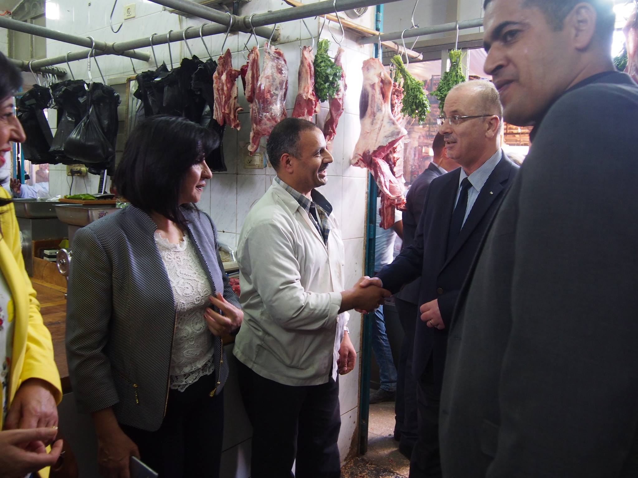 في زيارته إلى بيت لحم الحمدلله يجتمع مع عدد من الشخصيات الرسمية من بينهم  بابون وقضية المياه واسعار المنتجات على طاولة النقاش