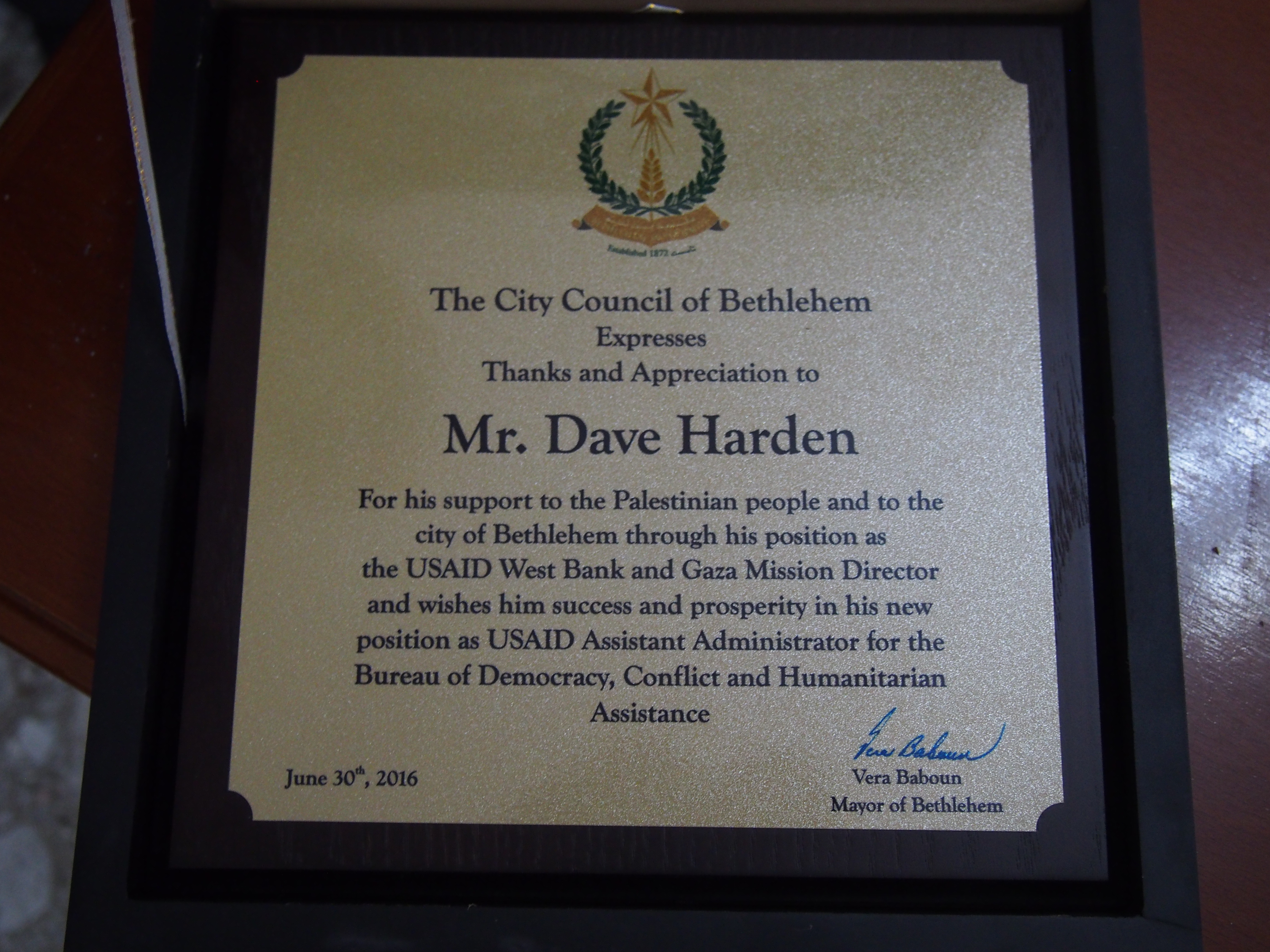 لإقتراب نهاية خدمته كمدير للوكالة الأمريكية ديفيد هاردن يزور بلدية بيت لحم وبابون تكرمه لمجهوده ودوره الداعم لبيت لحم
