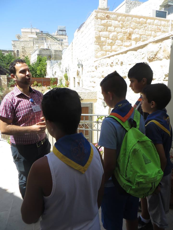مركز الإستعلامات السياحي في حوش أبو جارور ينظم جولة ميدانية في البلدة القديمة