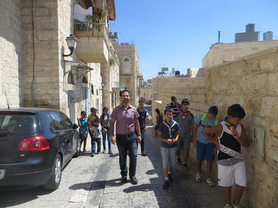 مركز الإستعلامات السياحي في حوش أبو جارور ينظم جولة ميدانية في البلدة القديمة