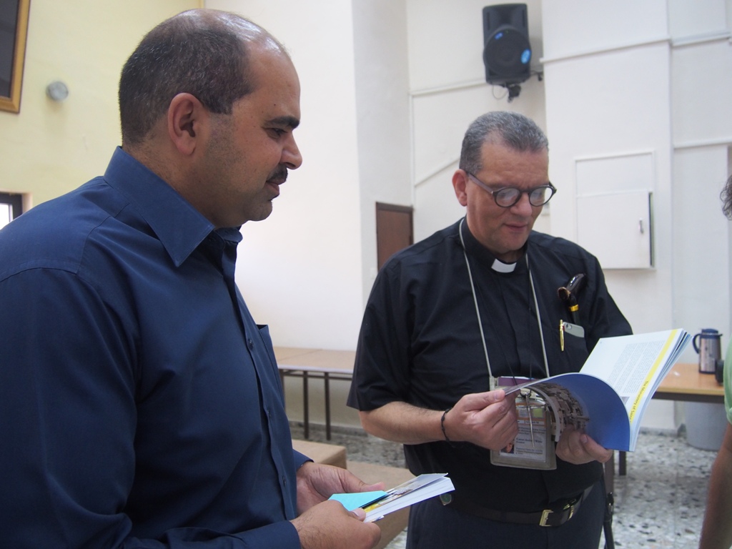 نائب رئيسة بلدية بيت لحم يستقبل عدداً من طلبة الجامعات الأمريكية والأوروبية والإفريقية