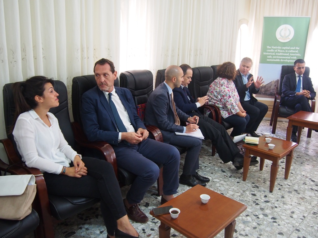 رئيسة بلدية بيت لحم تستقبل نائب رئيس مجلس النواب الإيطالي 