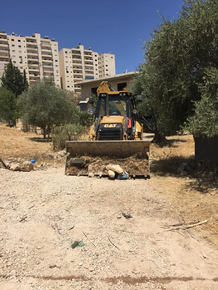 بدأ أعمال الشق والتوسعة لشارع واد مسلم 