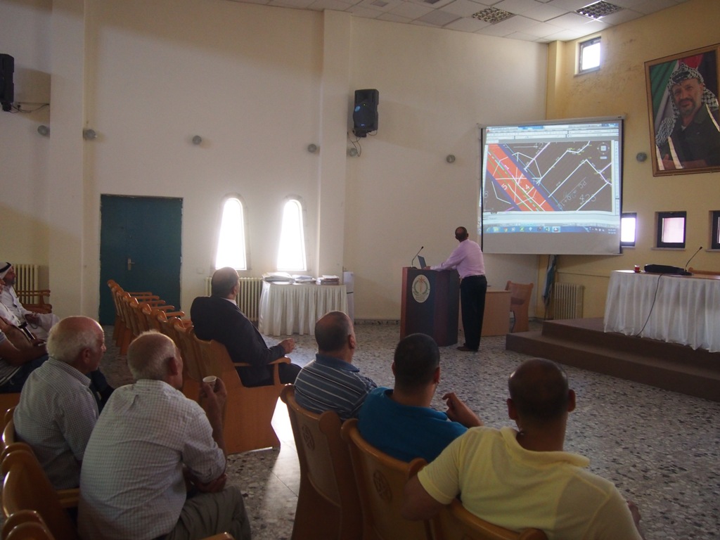 لقاءٌ في بلدية بيت لحم بهدف إطلاع المواطنين على مسار شارع واد مسلم والإقتطاعات المتوقعة والتسهيلات المقدمة من البلدية 