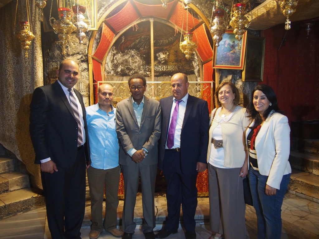 جحا يشارك في استقبال مدير عام إتحاد الإذاعات العربية ويطلعه على تفاصيل كنيسة المهد التاريخية والدينية