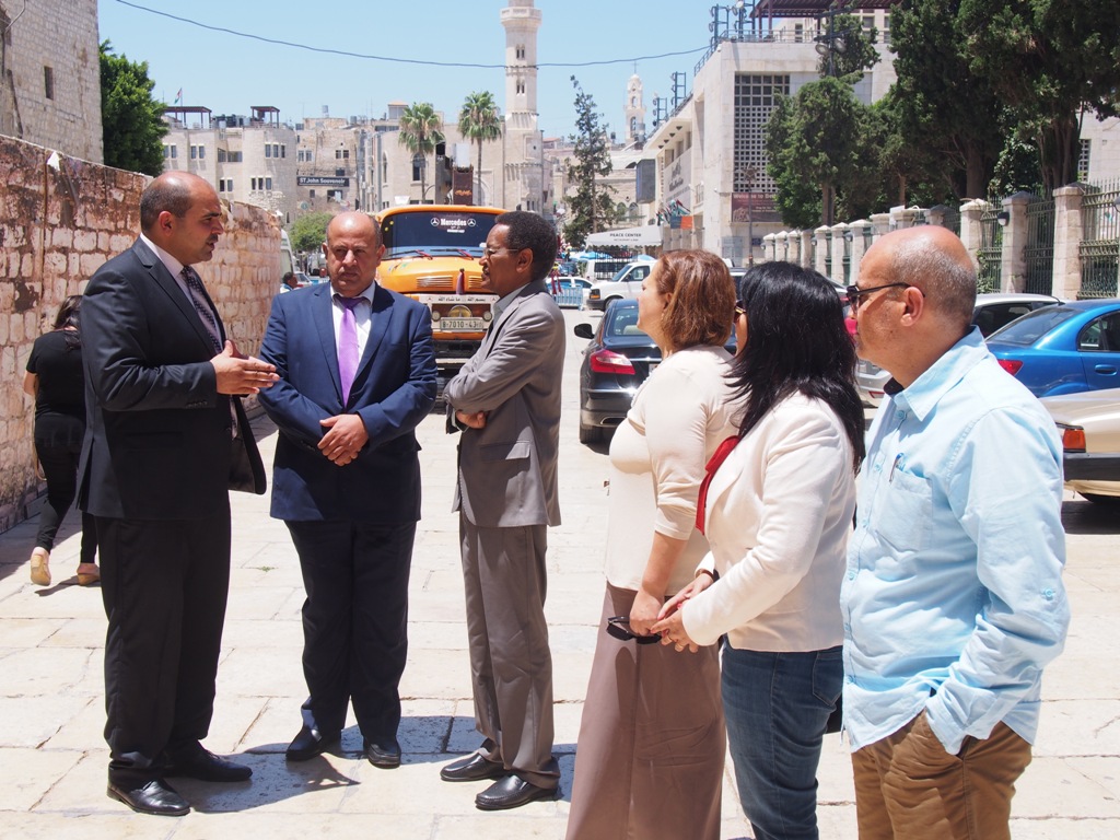 جحا يشارك في استقبال مدير عام إتحاد الإذاعات العربية ويطلعه على تفاصيل كنيسة المهد التاريخية والدينية