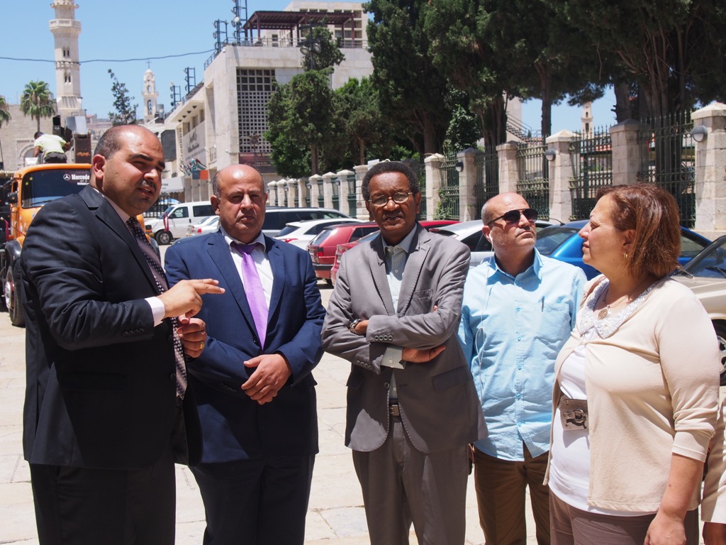 جحا يشارك في استقبال مدير عام إتحاد الإذاعات العربية ويطلعه على تفاصيل كنيسة المهد التاريخية والدينية