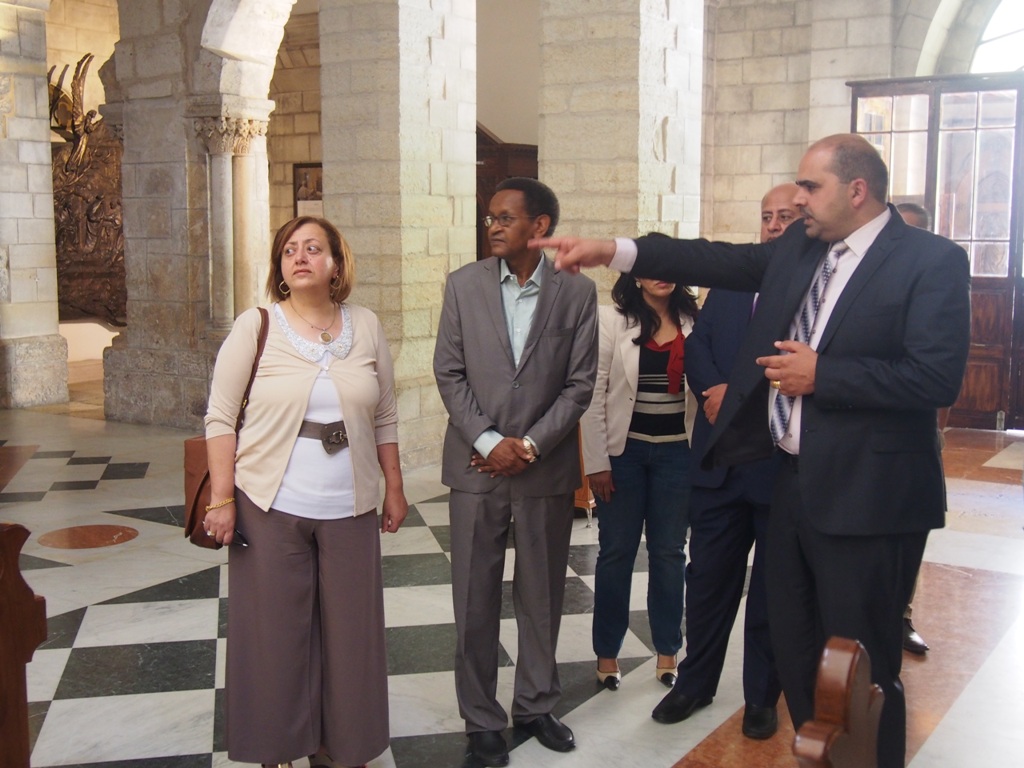 جحا يشارك في استقبال مدير عام إتحاد الإذاعات العربية ويطلعه على تفاصيل كنيسة المهد التاريخية والدينية