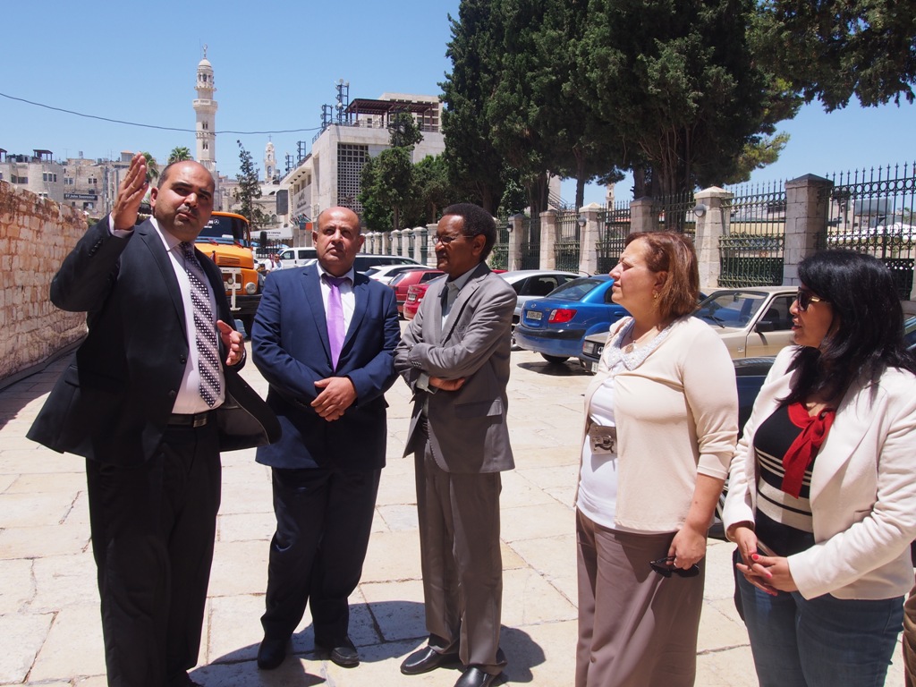 جحا يشارك في استقبال مدير عام إتحاد الإذاعات العربية ويطلعه على تفاصيل كنيسة المهد التاريخية والدينية