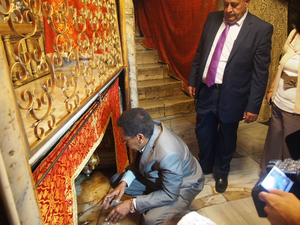 جحا يشارك في استقبال مدير عام إتحاد الإذاعات العربية ويطلعه على تفاصيل كنيسة المهد التاريخية والدينية