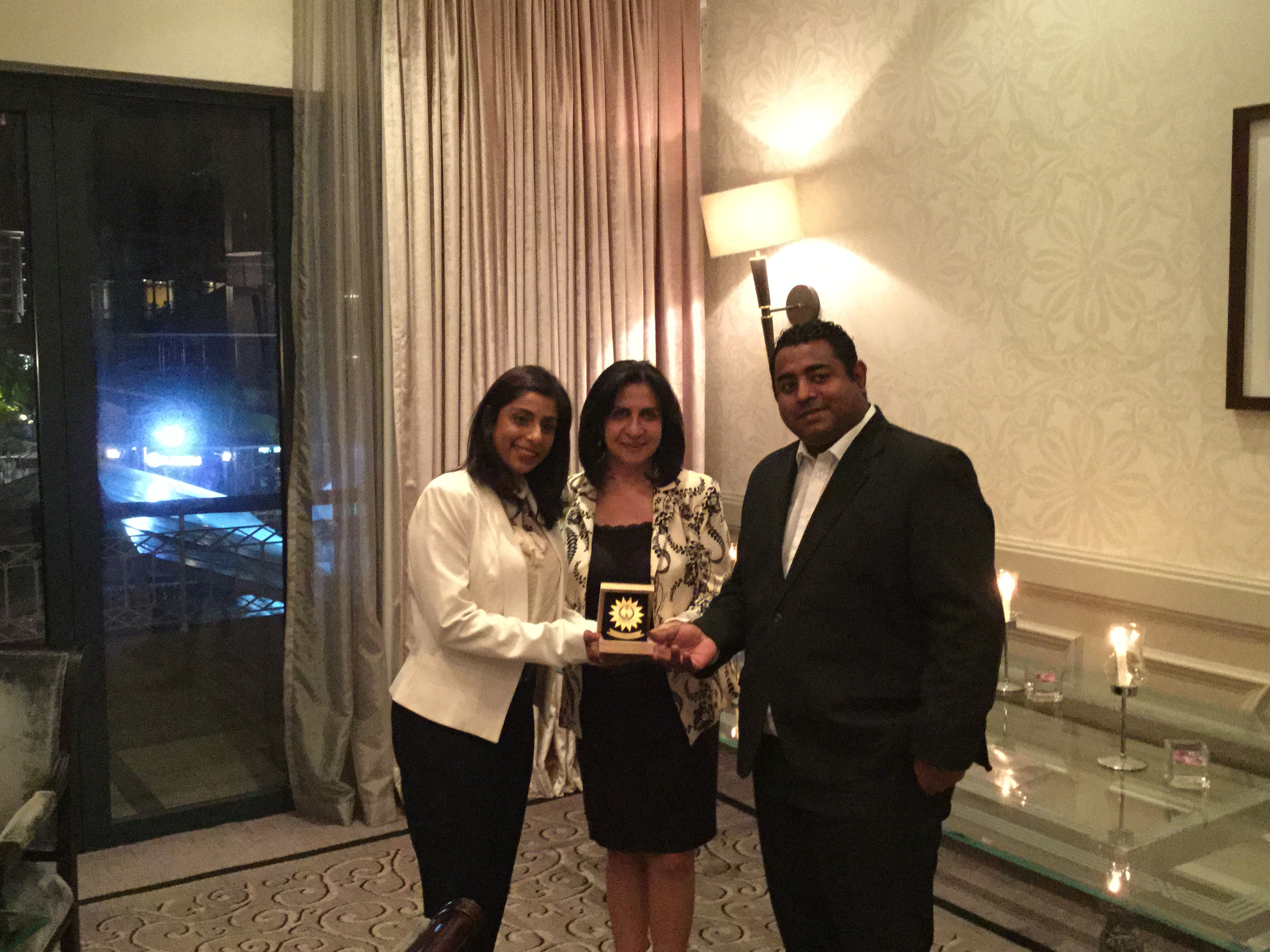 في جولتها إلى جمهورية مورشيوس  بابون تَمنح مواطنة بيت لحم الفخرية لنائب رئيس الوزراء وتحصل على مواطنة كواتر بورن الفخرية 