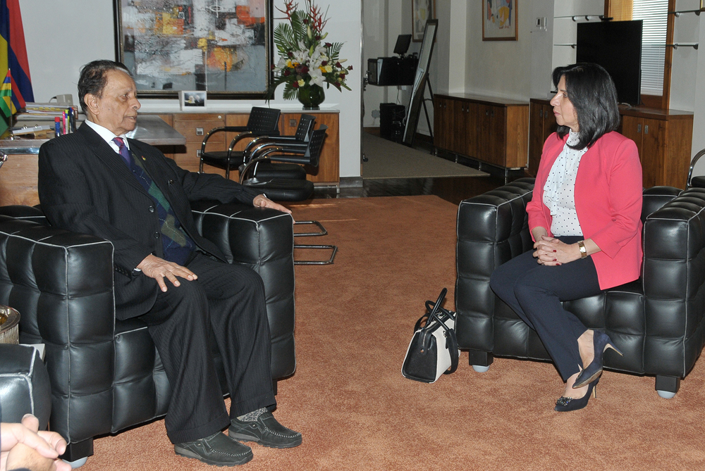 في جولتها إلى جمهورية مورشيوس  بابون تَمنح مواطنة بيت لحم الفخرية لنائب رئيس الوزراء وتحصل على مواطنة كواتر بورن الفخرية 