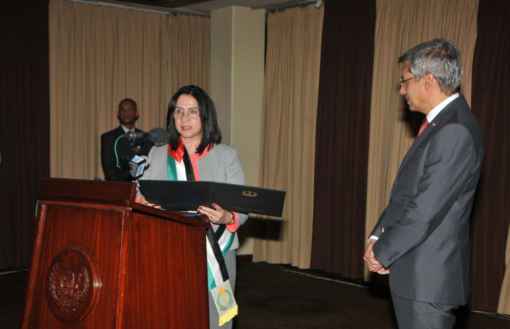 في جولتها إلى جمهورية مورشيوس  بابون تَمنح مواطنة بيت لحم الفخرية لنائب رئيس الوزراء وتحصل على مواطنة كواتر بورن الفخرية 