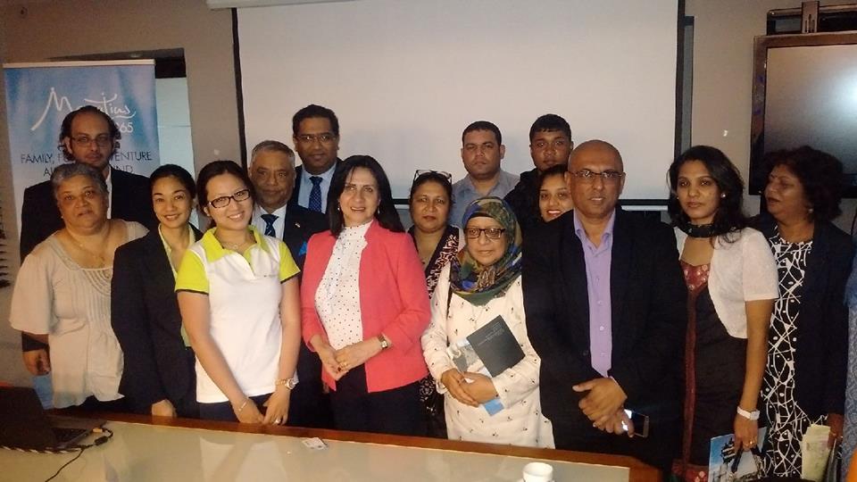 في جولتها إلى جمهورية مورشيوس  بابون تَمنح مواطنة بيت لحم الفخرية لنائب رئيس الوزراء وتحصل على مواطنة كواتر بورن الفخرية 