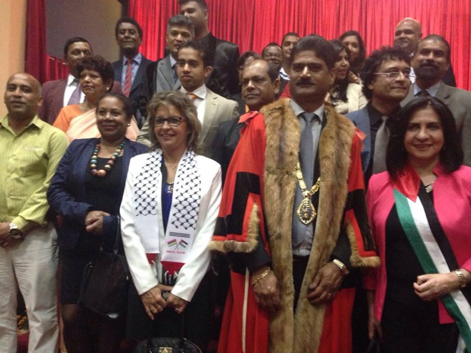 في جولتها إلى جمهورية مورشيوس  بابون تَمنح مواطنة بيت لحم الفخرية لنائب رئيس الوزراء وتحصل على مواطنة كواتر بورن الفخرية 