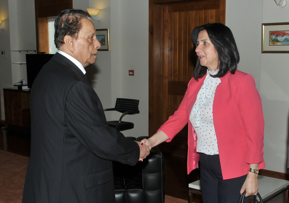 في جولتها إلى جمهورية مورشيوس  بابون تَمنح مواطنة بيت لحم الفخرية لنائب رئيس الوزراء وتحصل على مواطنة كواتر بورن الفخرية 