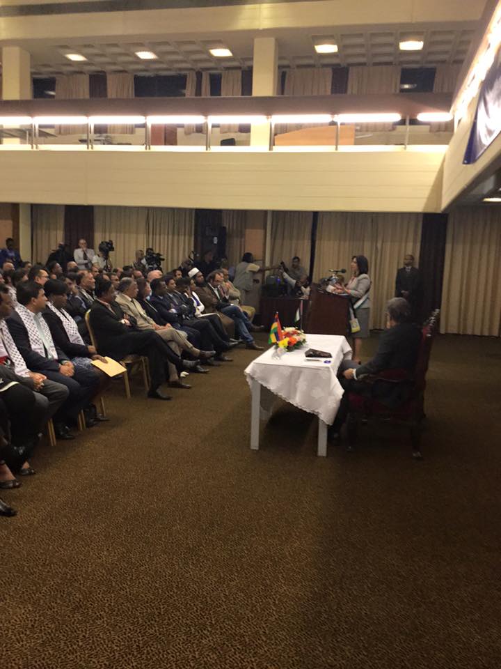 في جولتها إلى جمهورية مورشيوس  بابون تَمنح مواطنة بيت لحم الفخرية لنائب رئيس الوزراء وتحصل على مواطنة كواتر بورن الفخرية 