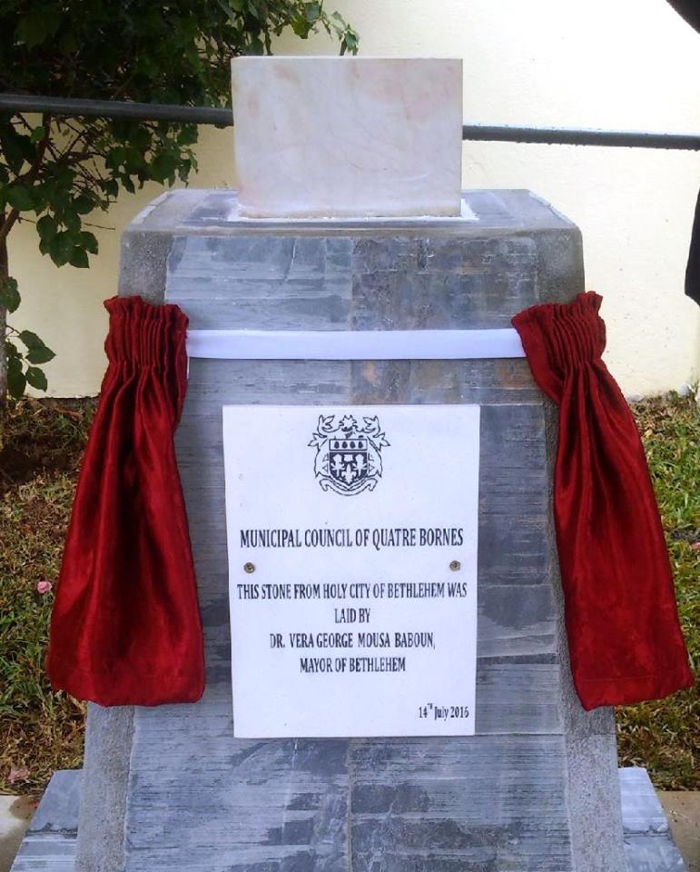 في جولتها إلى جمهورية مورشيوس  بابون تَمنح مواطنة بيت لحم الفخرية لنائب رئيس الوزراء وتحصل على مواطنة كواتر بورن الفخرية 