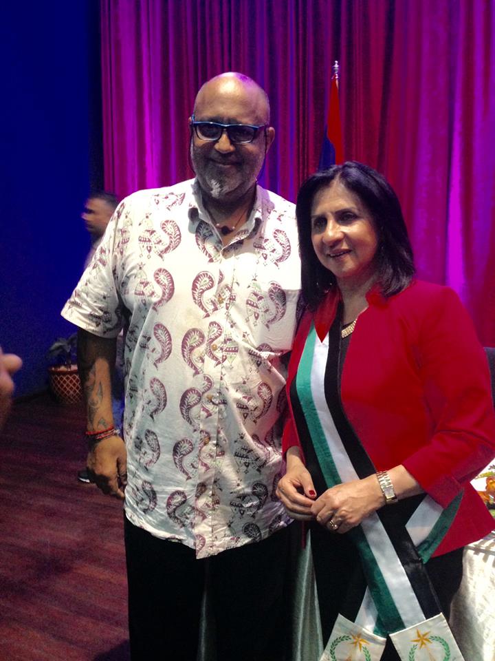 في جولتها إلى جمهورية مورشيوس  بابون تَمنح مواطنة بيت لحم الفخرية لنائب رئيس الوزراء وتحصل على مواطنة كواتر بورن الفخرية 