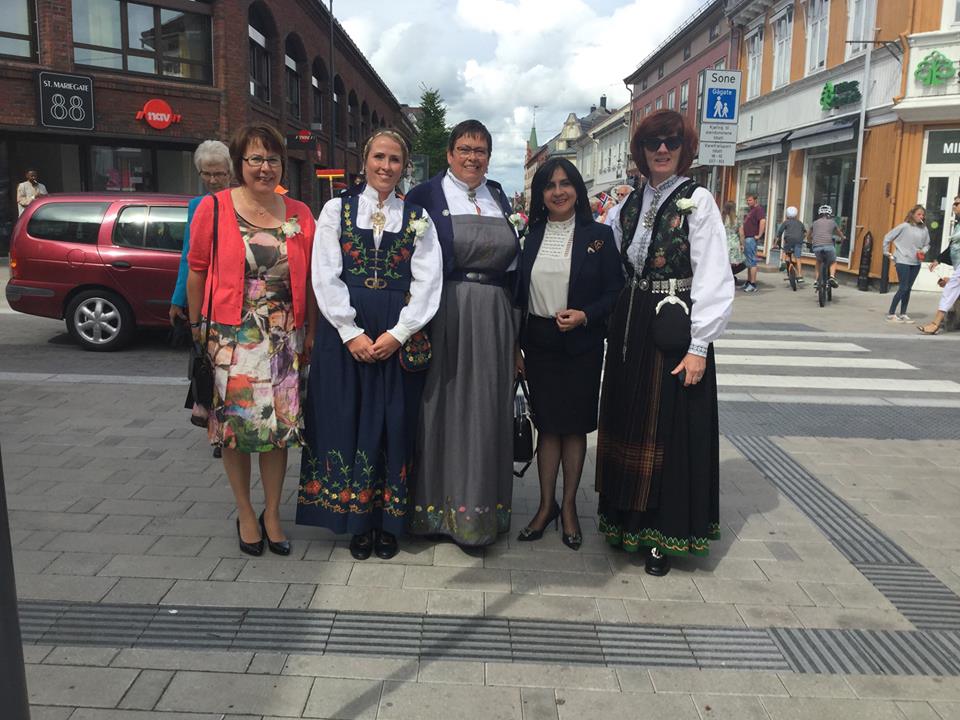 رئيسة بلدية بيت لحم تزور ساربسبورغ بهدف تدشين عمود طبق الأصل عن أعمدة كنيسة المهد بمشاركة ملك النرويج 