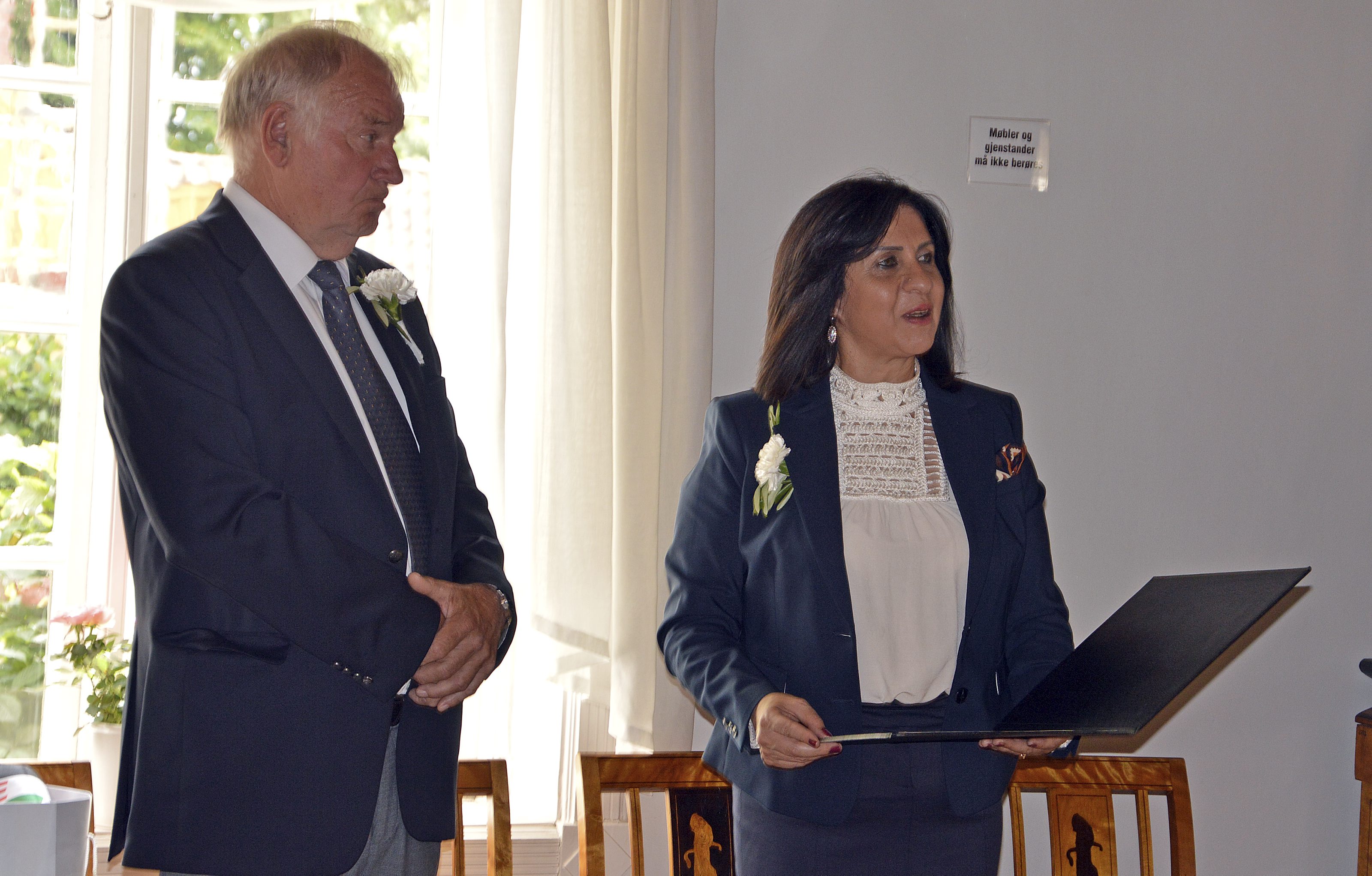 رئيسة بلدية بيت لحم تزور ساربسبورغ بهدف تدشين عمود طبق الأصل عن أعمدة كنيسة المهد بمشاركة ملك النرويج 