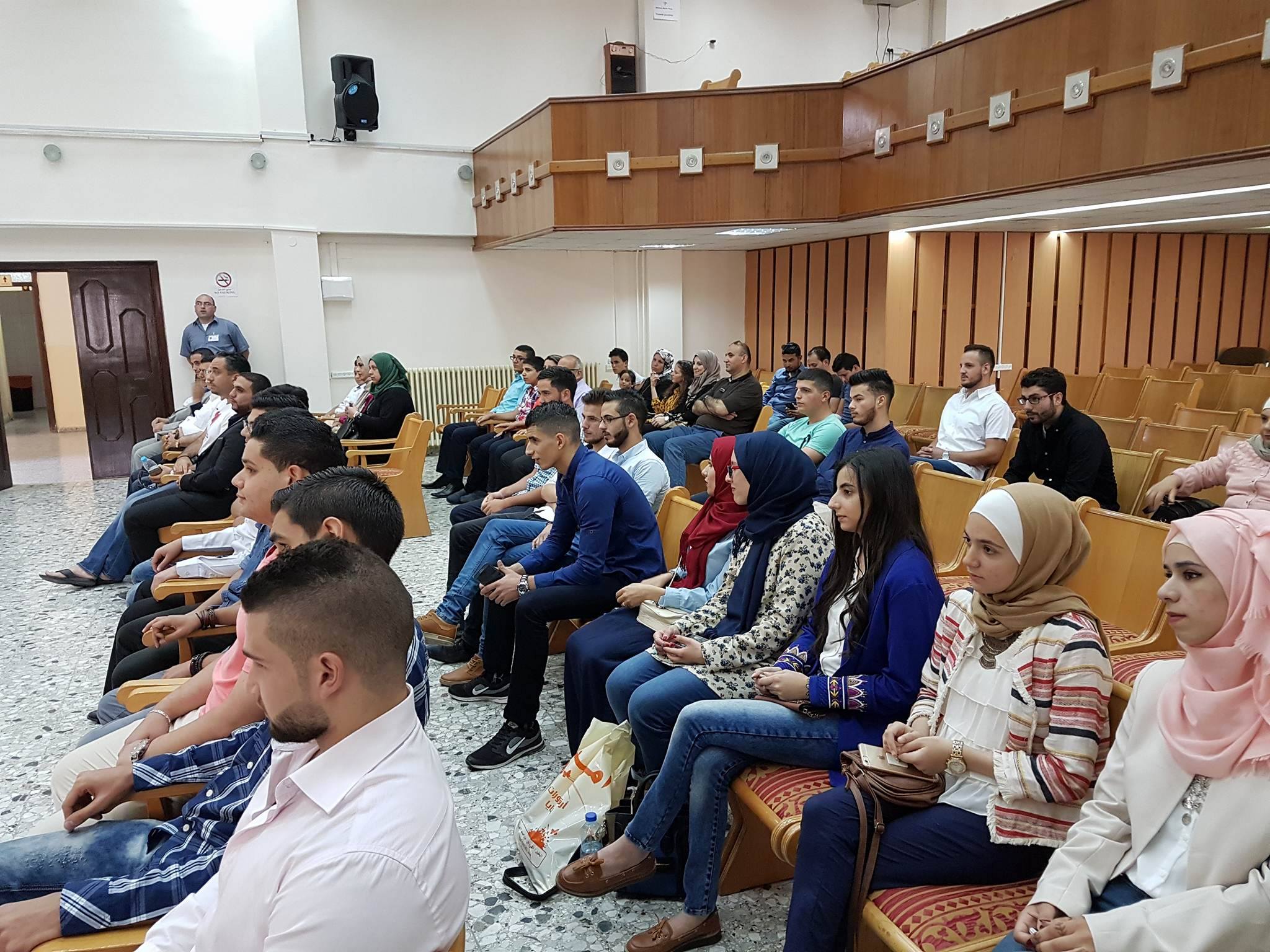 المجلس المحلي الشبابي في بيت لحم يكرم الناجحين في الثانوية العامة من أعضاء الهيئة العامة والمجلس الشبابي