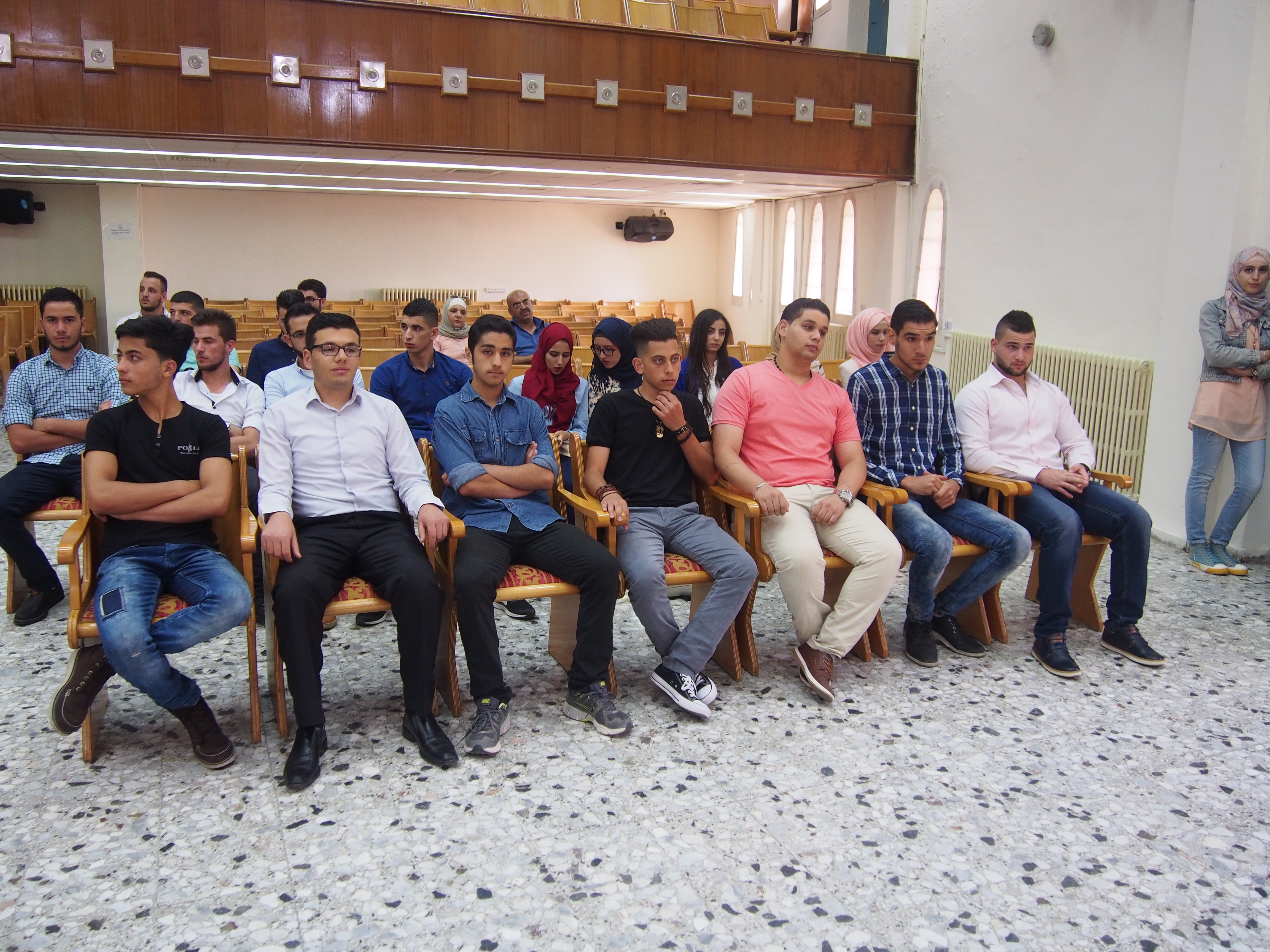 المجلس المحلي الشبابي في بيت لحم يكرم الناجحين في الثانوية العامة من أعضاء الهيئة العامة والمجلس الشبابي