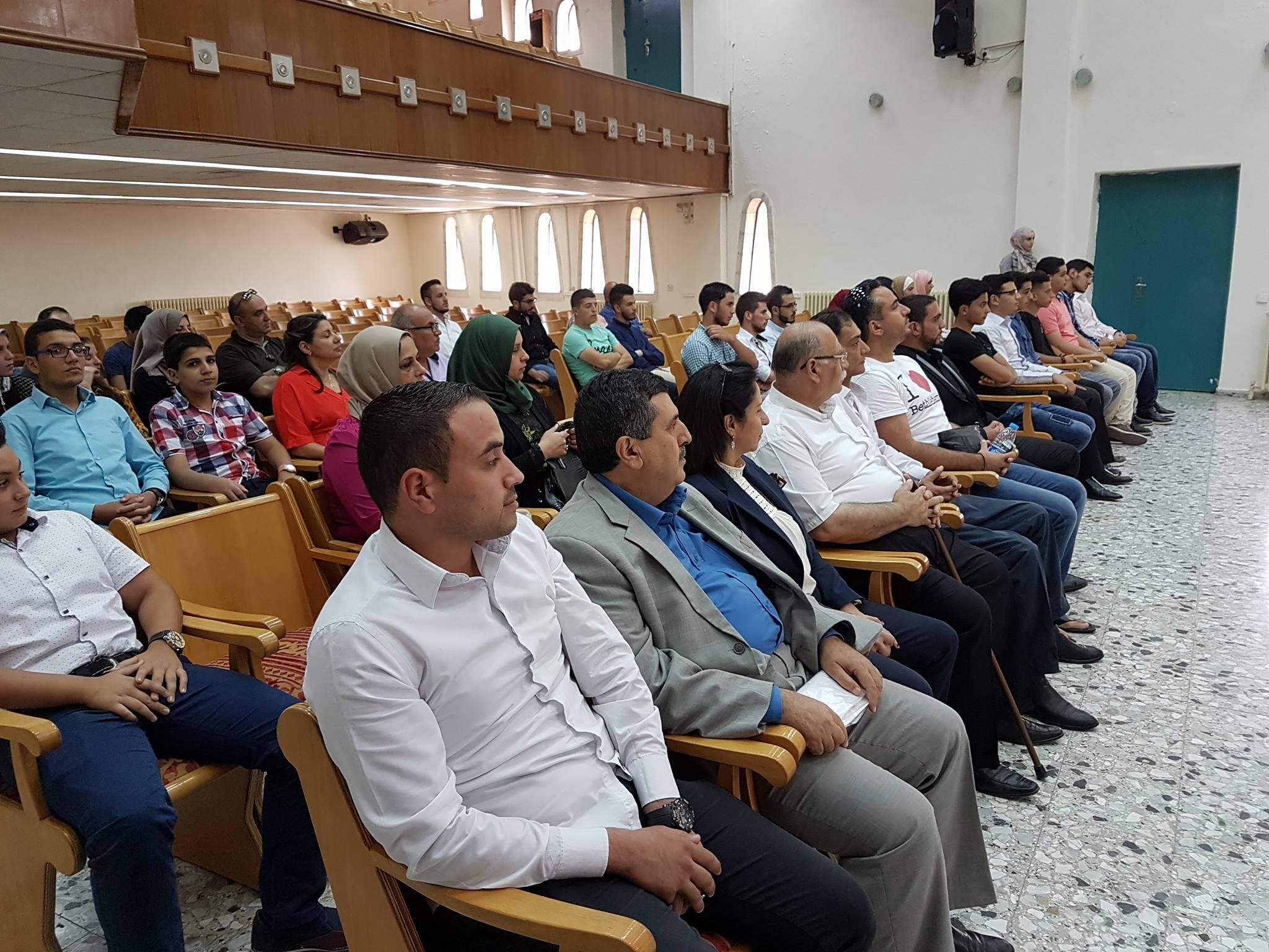 المجلس المحلي الشبابي في بيت لحم يكرم الناجحين في الثانوية العامة من أعضاء الهيئة العامة والمجلس الشبابي