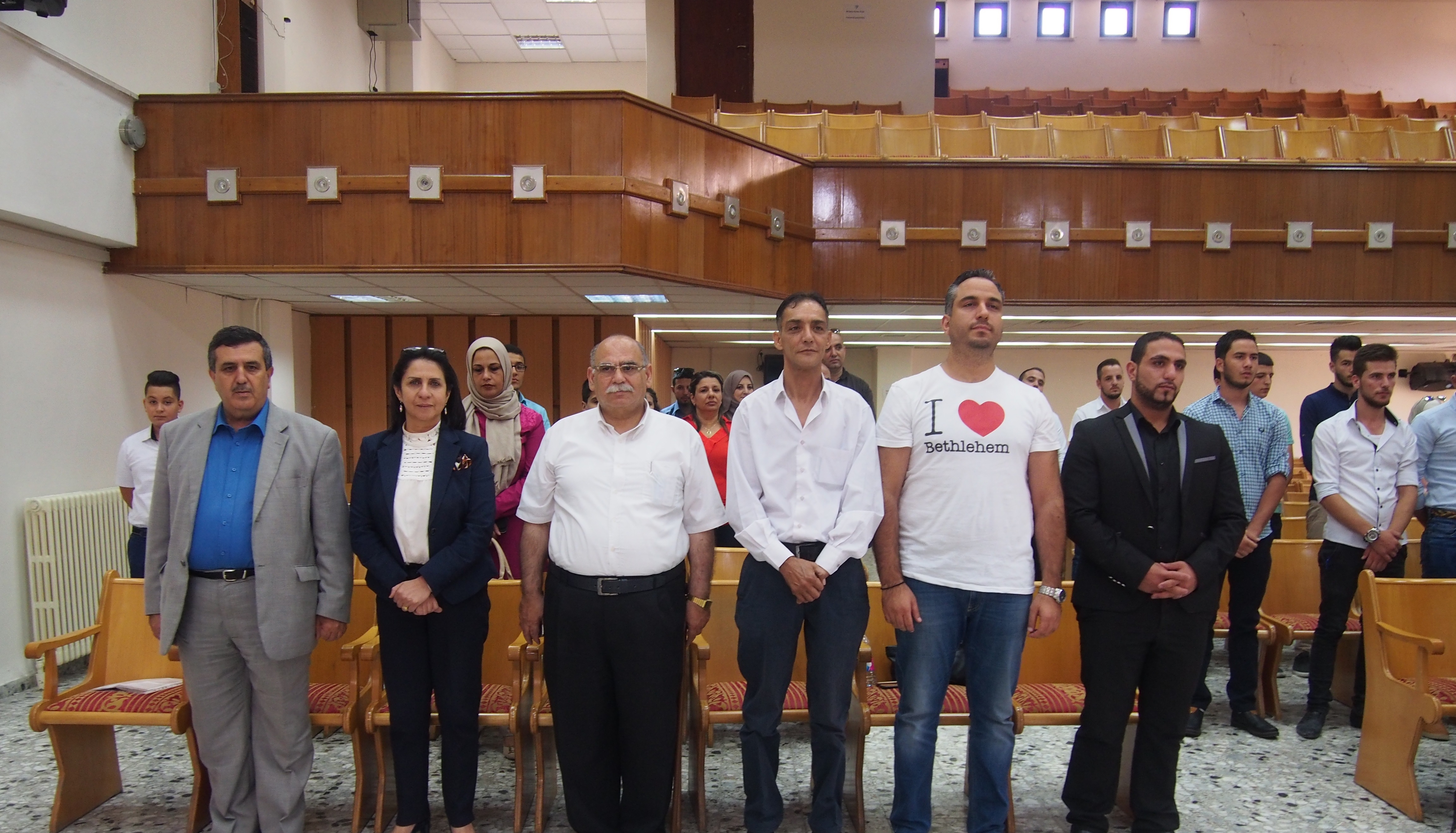 المجلس المحلي الشبابي في بيت لحم يكرم الناجحين في الثانوية العامة من أعضاء الهيئة العامة والمجلس الشبابي