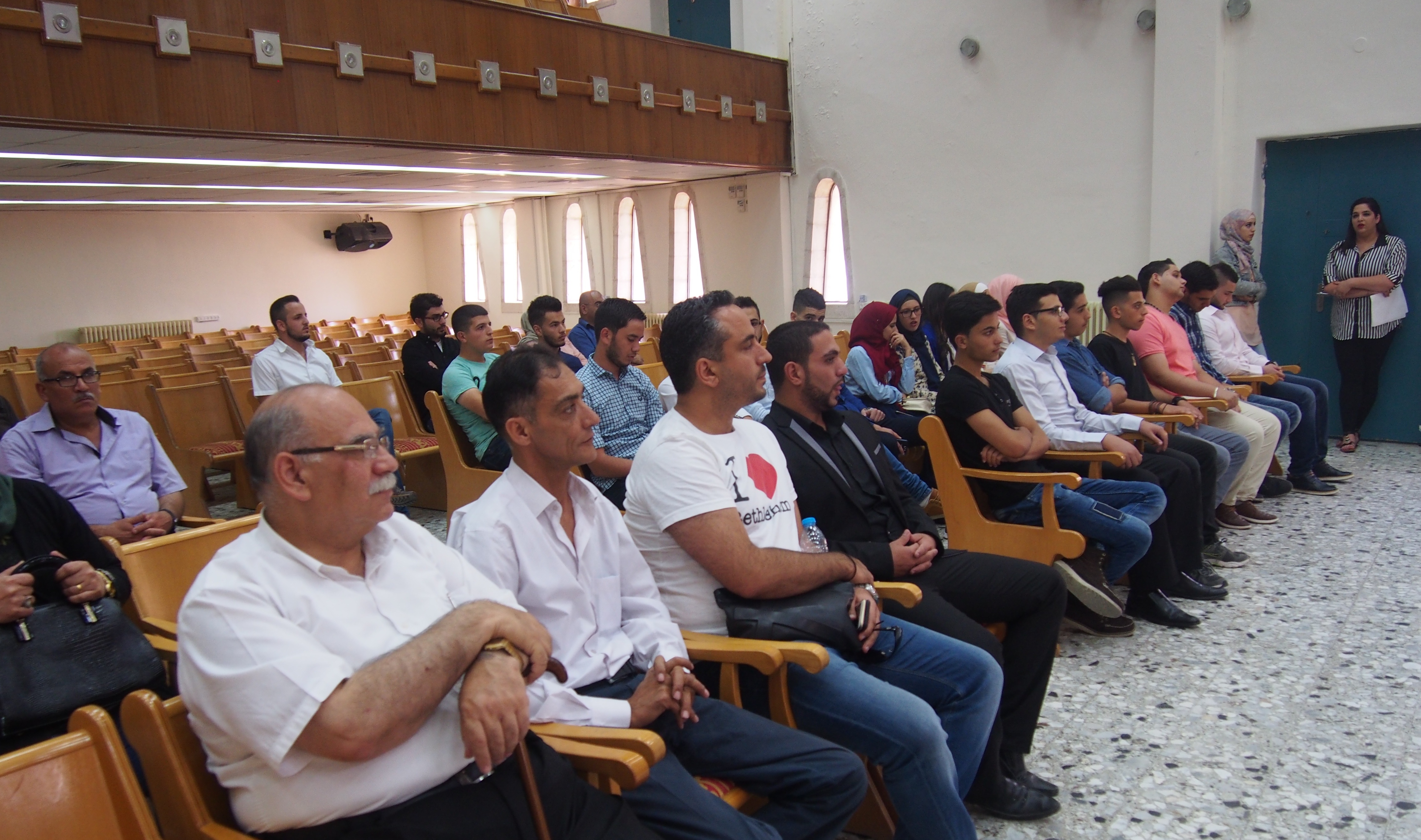 المجلس المحلي الشبابي في بيت لحم يكرم الناجحين في الثانوية العامة من أعضاء الهيئة العامة والمجلس الشبابي