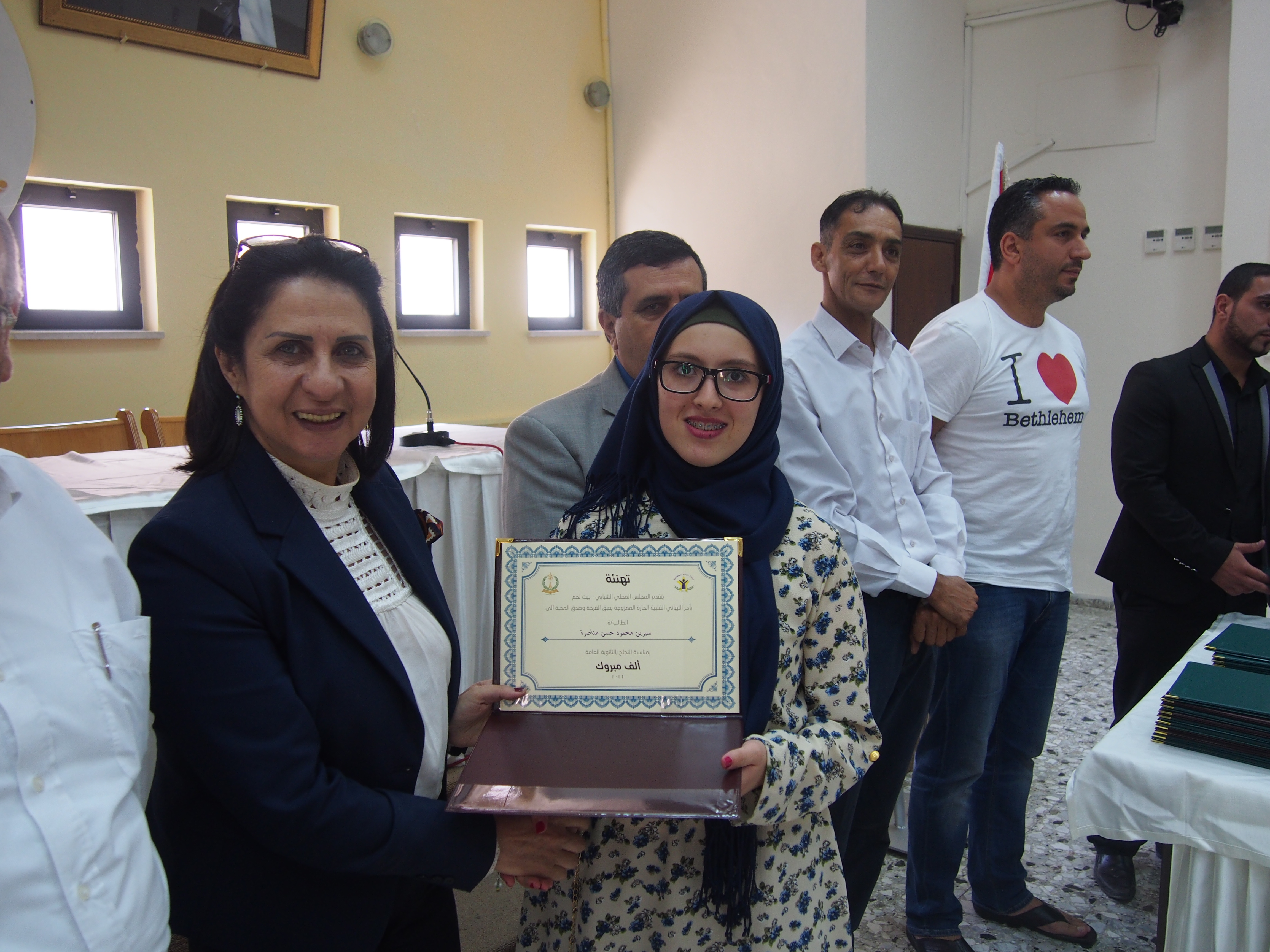 المجلس المحلي الشبابي في بيت لحم يكرم الناجحين في الثانوية العامة من أعضاء الهيئة العامة والمجلس الشبابي