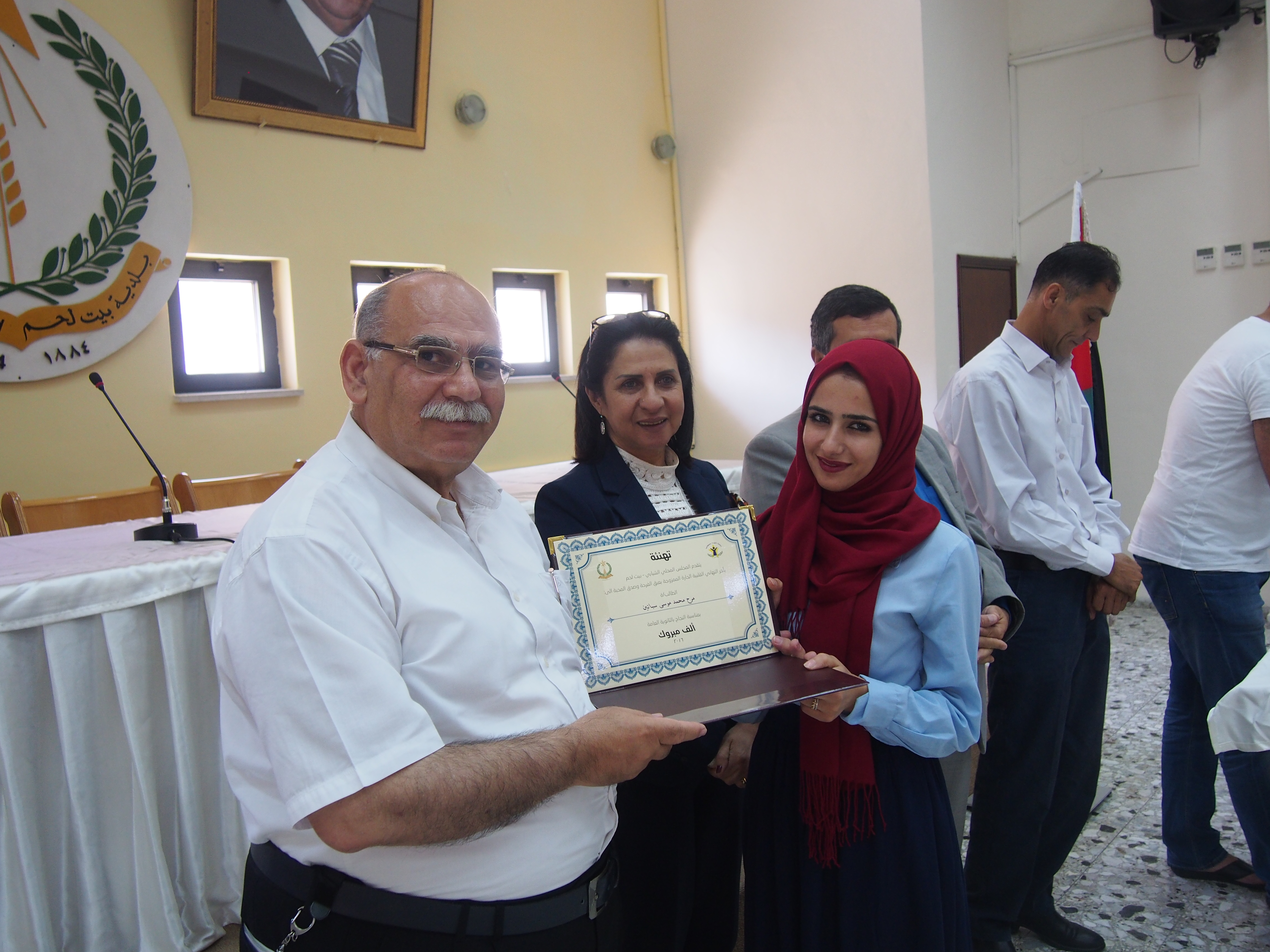 المجلس المحلي الشبابي في بيت لحم يكرم الناجحين في الثانوية العامة من أعضاء الهيئة العامة والمجلس الشبابي